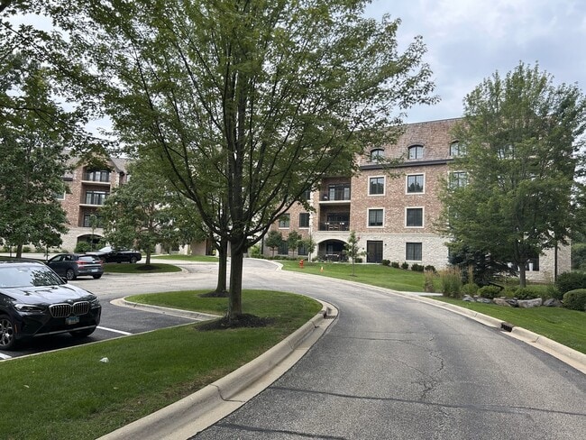 1800 Amberley Ct in Lake Forest, IL - Building Photo - Building Photo