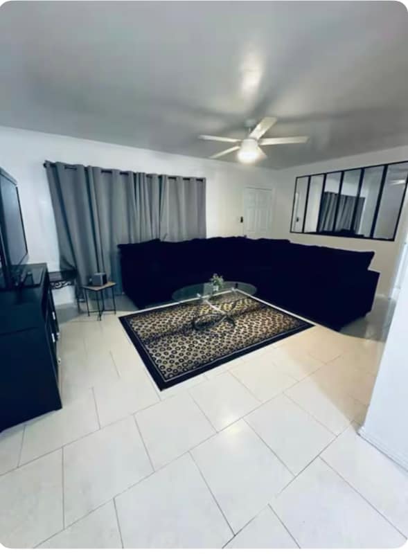 813 Comolette St in Downey, CA - Building Photo - Building Photo