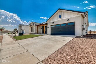 805 Mormon Tea Dr in Socorro, TX - Building Photo - Building Photo