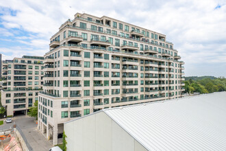 25 Scrivener Sq in Toronto, ON - Building Photo - Building Photo