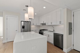 310 Border St, Unit #303 in Boston, MA - Building Photo - Building Photo
