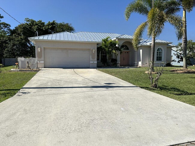 1818 SE Camden St in Port St. Lucie, FL - Building Photo - Building Photo