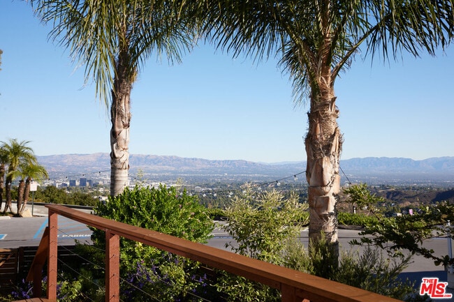 102 Pawnee in Topanga, CA - Building Photo - Building Photo