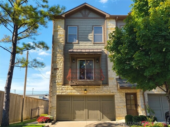 1331 E 41st Pl