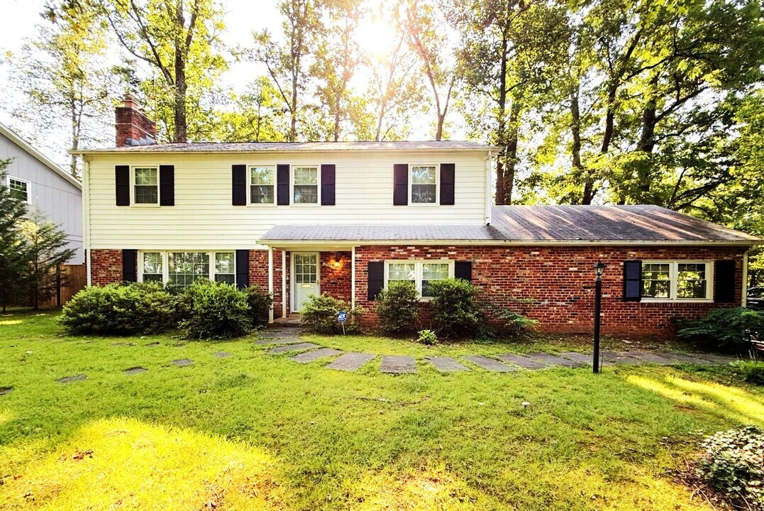 9303 Fernwood Rd in Bethesda, MD - Building Photo