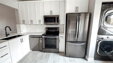 7910 NW 7th St in Pembroke Pines, FL - Building Photo - Building Photo