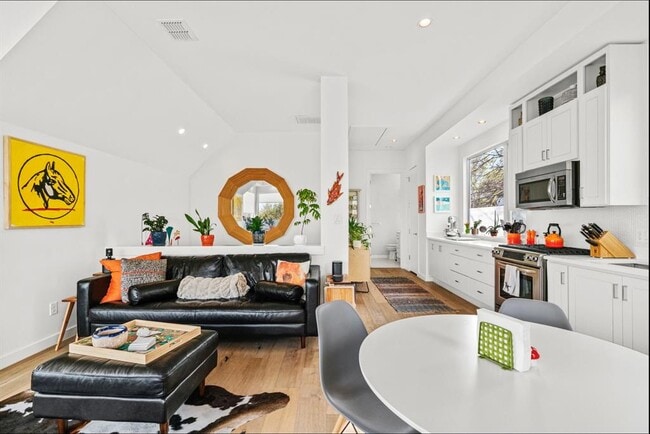 1608 Ravey St in Austin, TX - Building Photo - Building Photo