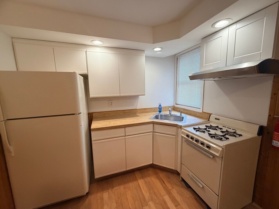 44 W 7th St, Unit 1F in Bayonne, NJ - Foto de edificio