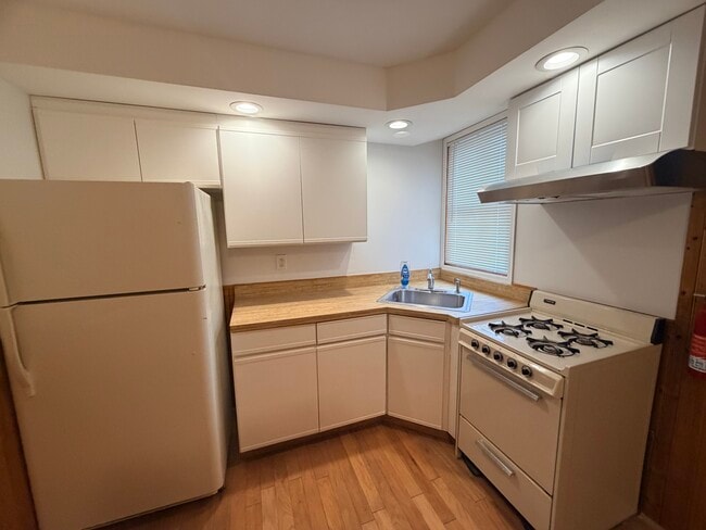 44 W 7th St, Unit 1F