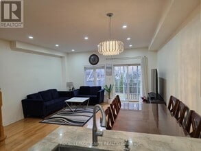 5183 Angel Stone Dr in Mississauga, ON - Building Photo - Building Photo