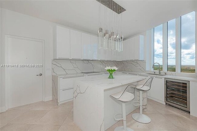 16001 Collins Ave in Sunny Isles Beach, FL - Building Photo - Building Photo