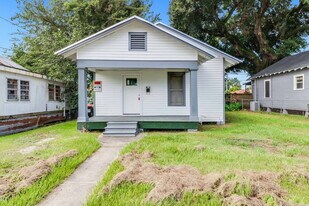 206 Hobson St in Lafayette, LA - Building Photo