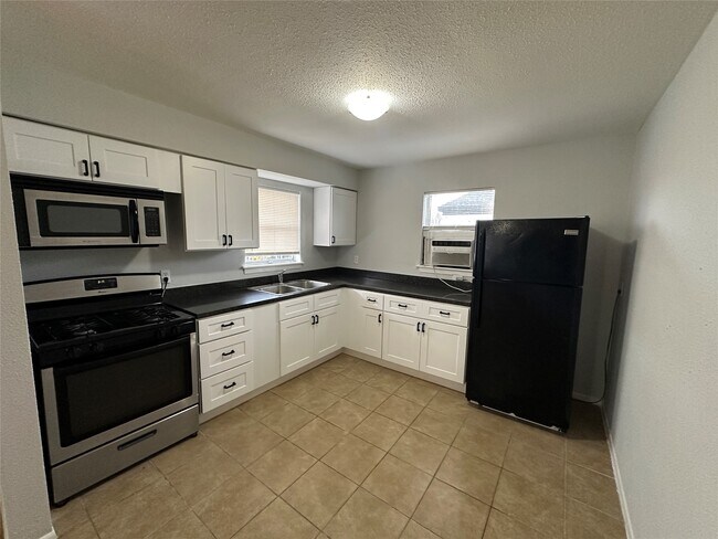 4911 Delano St in Houston, TX - Foto de edificio - Building Photo