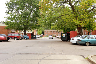 Trailbridge Townhomes in Middletown, OH - Building Photo - Building Photo