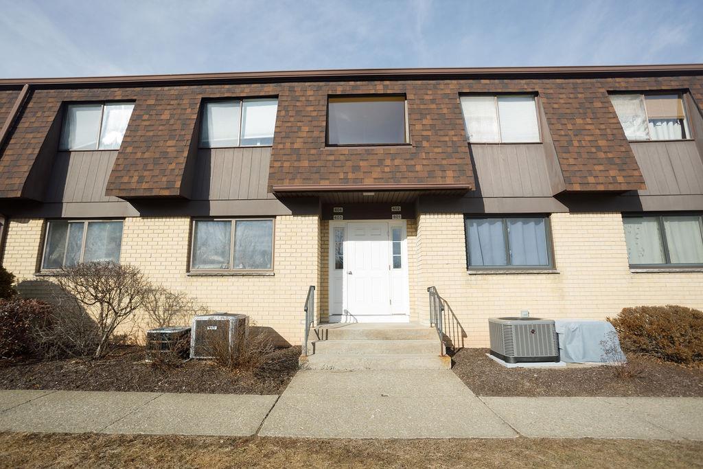 603 Cherry Hill Dr in Arlington, NY - Building Photo