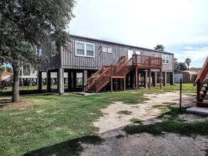 4615 Heron St in Hitchcock, TX - Foto de edificio - Building Photo