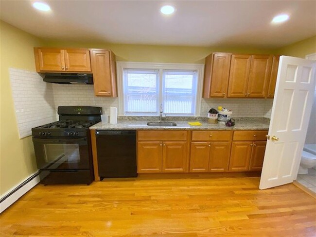 58 Vinal Ave, Unit 1 in Somerville, MA - Foto de edificio - Building Photo