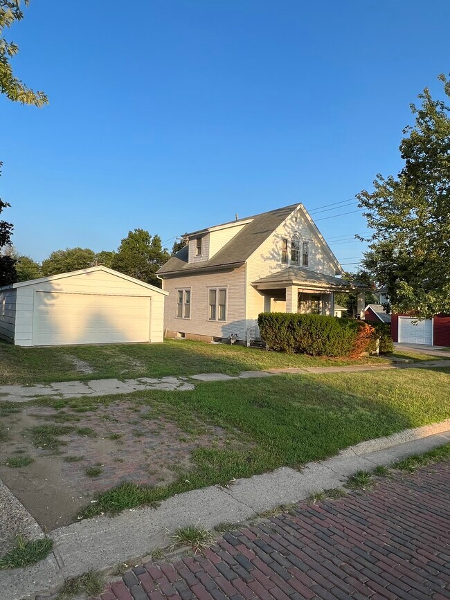 410 6th St Rentals in Fort Madison, IA