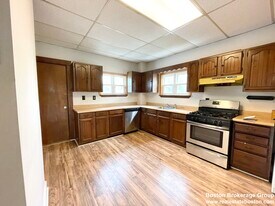 28 Harbor View St, Unit #3 in Boston, MA - Building Photo