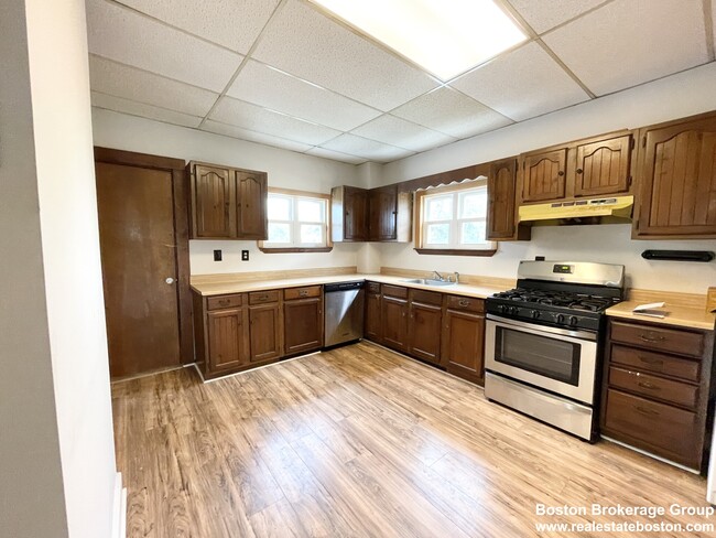 28 Harbor View St, Unit #3