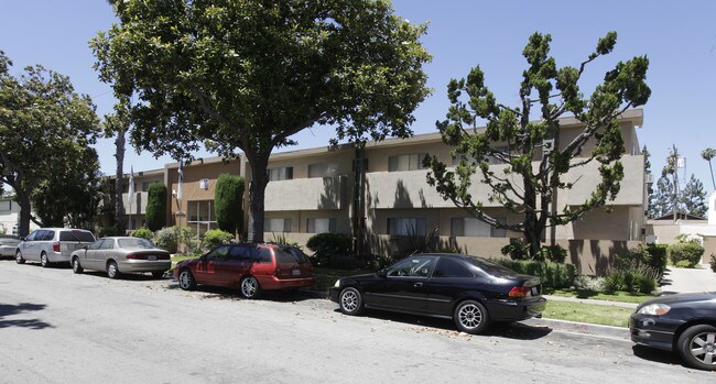 1235 S Loara St in Anaheim, CA - Foto de edificio - Building Photo