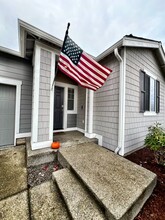 1480 Baker Hts Lp in Bremerton, WA - Building Photo - Building Photo