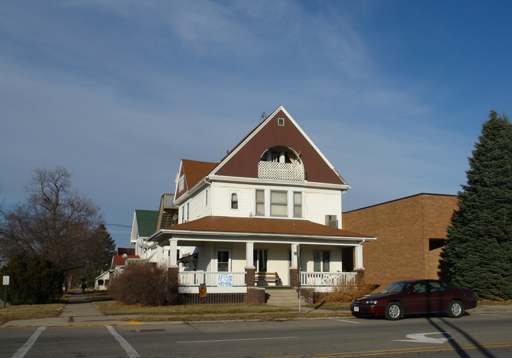 175 W State St in Marshalltown, IA - Building Photo