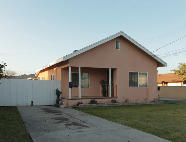 9444 Park St in Bellflower, CA - Foto de edificio - Building Photo