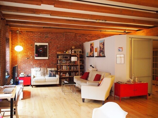 21 Wormwood St in Boston, MA - Building Photo - Building Photo