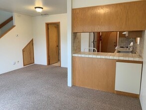 686 Ocean Ave in Monterey, CA - Building Photo - Building Photo
