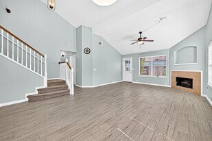 4730 Pin Oak Creek Ln in Houston, TX - Building Photo