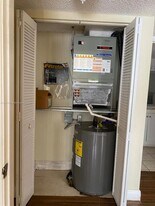 1129 Lake Victoria Dr, Unit j in Royal Palm Beach, FL - Building Photo