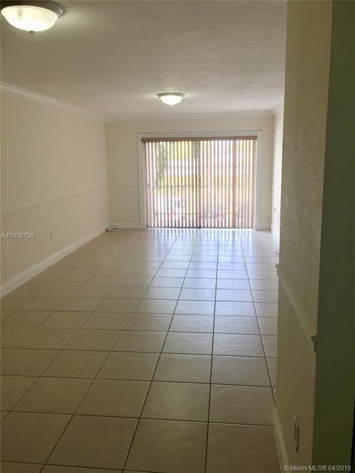 9403 SW 76th St-Unit -Y28 in Miami, FL - Building Photo - Building Photo