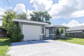 116 NW 6th Ave in Dania Beach, FL - Building Photo - Building Photo