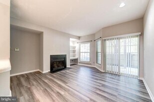 3903 Penderview Dr in Fairfax, VA - Building Photo