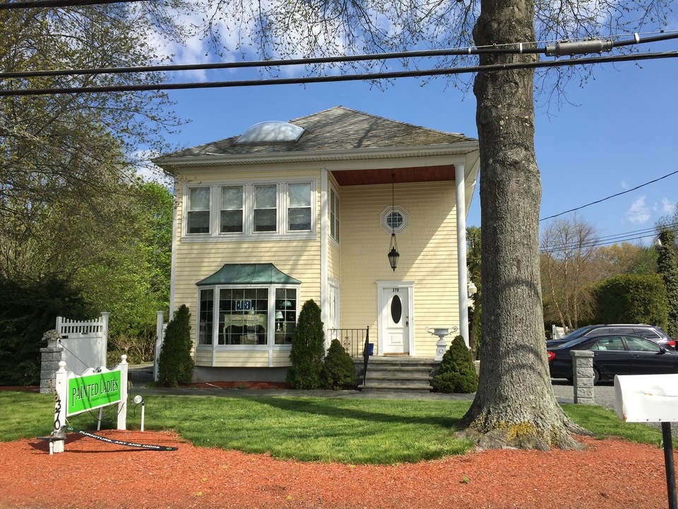 570 Taunton Ave in Seekonk, MA - Building Photo