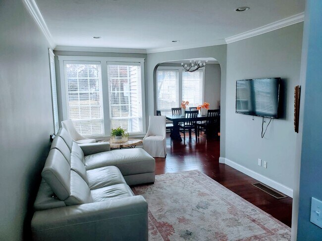23711 Wolf Rd in Bay Village, OH - Building Photo - Building Photo