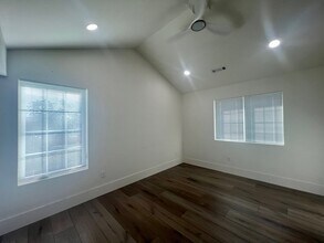 858 NW B St in Bentonville, AR - Building Photo - Building Photo