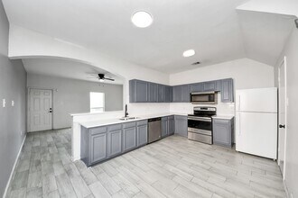 10217 Teneha Dr in Houston, TX - Building Photo - Building Photo