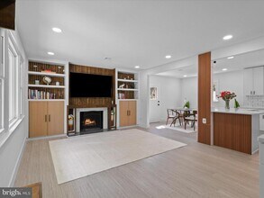11929 Waples Mill Rd in Oakton, VA - Building Photo - Building Photo