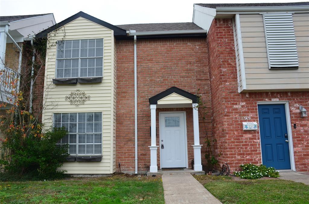 1905 Back Bay Dr in Galveston, TX - Building Photo