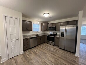 811 Lillian Grace Dr in Clarksville, TN - Building Photo - Building Photo