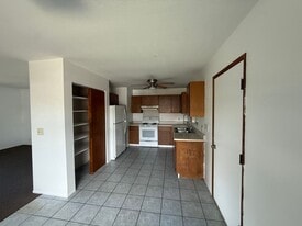 8690 Kekaha Rd in Kekaha, HI - Building Photo