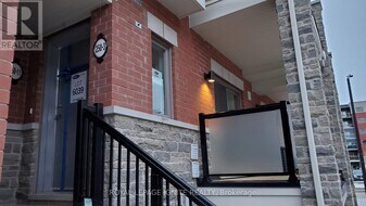 250 Lagerfeld Dr in Brampton, ON - Building Photo