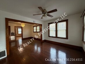 454 Moseley St in Elgin, IL - Foto de edificio - Building Photo