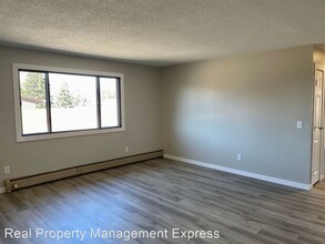 4908 W Kirkwood Cir in Sioux Falls, SD - Building Photo - Building Photo