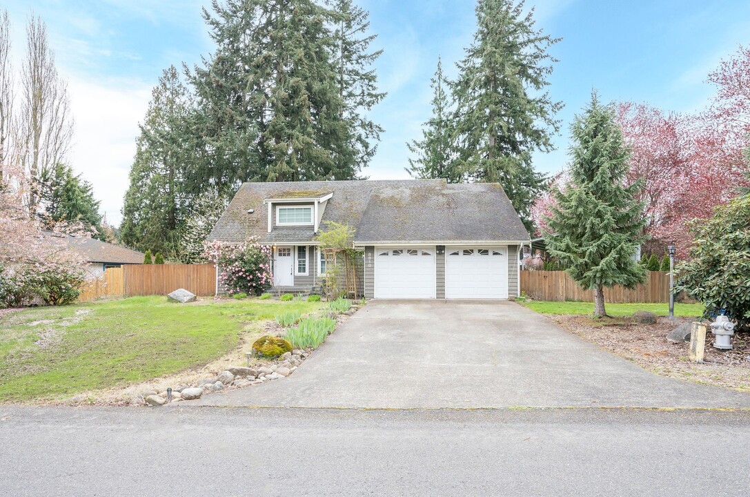8810 159th St E in Puyallup, WA - Foto de edificio