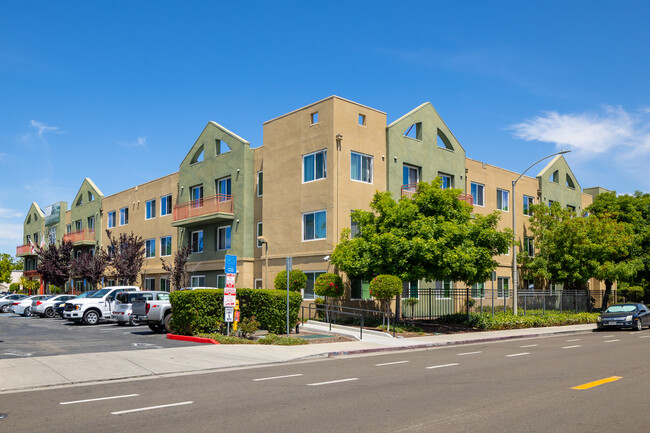 Borregas Court Apartments in Sunnyvale, CA - Building Photo - Building Photo