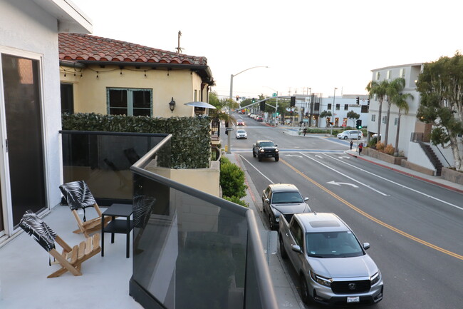 520 Manhattan Beach Blvd, Unit 1 in Manhattan Beach, CA - Building Photo - Building Photo