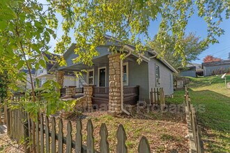 108 Cliff Dr in Excelsior Springs, MO - Building Photo - Building Photo